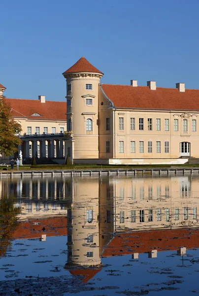 Ιστορικό Κάστρο Και Πάρκο Φθινόπωρο Στην Πόλη Rheinsberg Βρανδεμβούργο — Φωτογραφία Αρχείου