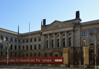 Almanya 'nın başkenti Berlin' in Mitte semtinde tarihi Bundesrat Binası.