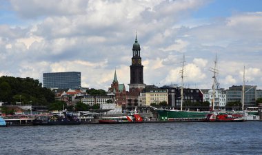 Hanse City Hamburg 'daki Landungsbruecken Panorama