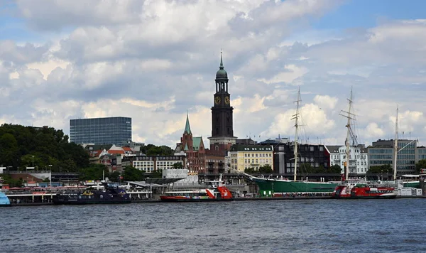 Hanse City Hamburg 'daki Landungsbruecken Panorama