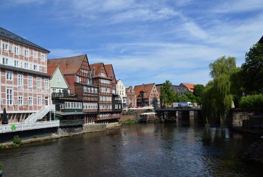 Eski Hanse Kasabası Luneburg, Aşağı Saksonya 'daki Nehirdeki Tarihi Binalar