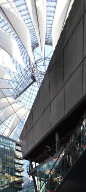 Berlin 'in modern çatısı, Almanya' nın başkenti.