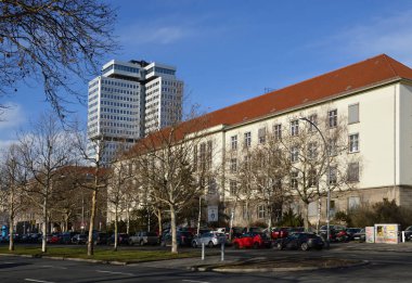 Almanya 'nın başkenti Berlin' deki Wilmersdorf Mahallesi 'nde bulunan Hohenzollerndamm Caddesi' ndeki Modern Binalar