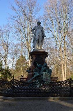 Berlin 'deki Büyük Tiergarten Park' taki heykel, Almanya 'nın başkenti.