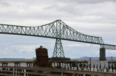 Astoria, Oregon 'daki Columbia Nehri üzerindeki Çelik Köprü.