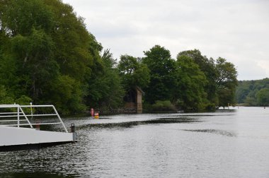 Pfaueninsel Adası Panoraması. Zehlendorf, Berlin, Almanya 'nın başkenti