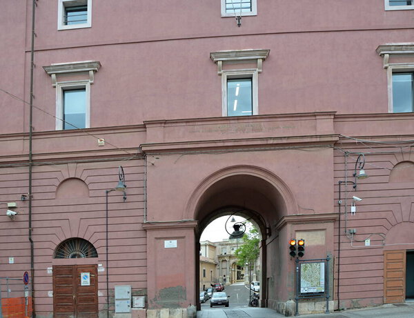 Историческое здание в Старом городе Кальяри на острове Сардиния в Средиземном море, Италия