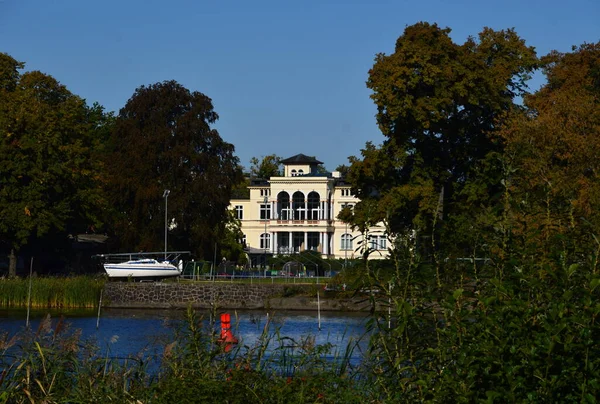 Brandenburg Başkenti Potsdam Daki Havel Nehri Nde Bir Villa — Stok fotoğraf