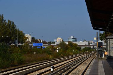 Almanya 'nın başkenti Berlin' deki Schmargendorf, Wilmersdorf 'taki Hohenzollerndam Tren İstasyonu