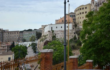 Akdeniz 'deki Sardunya Adası' ndaki Cagliari Eski Kasabası 'ndaki Tarihi Binalar, İtalya