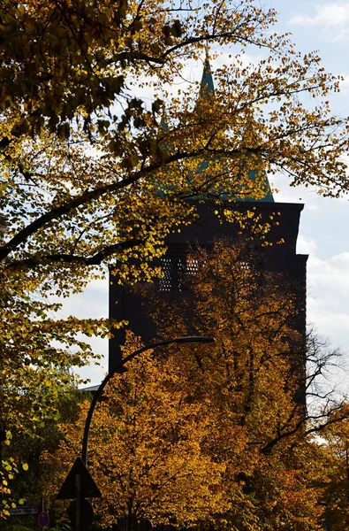 Ιστορική Εκκλησία Φθινόπωρο Στη Γειτονιά Schmargendorf Wilmersdorf Στο Βερολίνο Πρωτεύουσα — Φωτογραφία Αρχείου