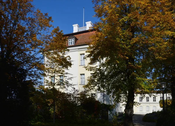 Ιστορικό Κάστρο Φθινόπωρο Στη Γειτονιά Koepenick Στο Βερολίνο Την Πρωτεύουσα — Φωτογραφία Αρχείου
