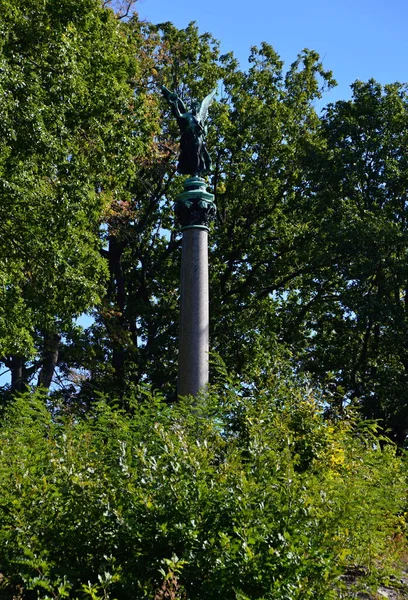 Άγαλμα Στο Ιστορικό Κάστρο Και Πάρκο Babelsberg Στο Πότσδαμ Την — Φωτογραφία Αρχείου
