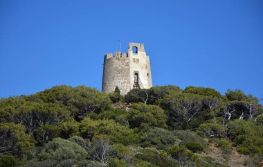 İtalya, Akdeniz 'de Sardunya Adası' ndaki tarihi kule
