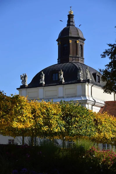 Ιστορικό Κάστρο Και Πάρκο Φθινόπωρο Στη Γειτονιά Koepenick Στο Βερολίνο — Φωτογραφία Αρχείου