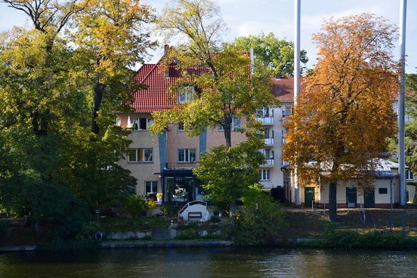 秋のダーメ川のパノラマ ドイツの首都ベルリンの近所Koepenick — ストック写真