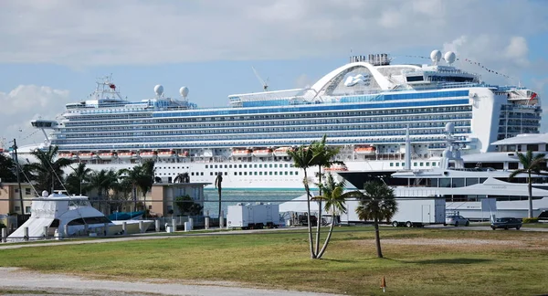 stock image Cruise Ship in Port Everglades in Fort Lauderdale, Florida