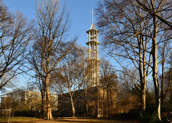 Σύγχρονη Memorial Εκκλησία Στο Πάρκο Big Tiergarten Στο Βερολίνο Πρωτεύουσα — Φωτογραφία Αρχείου