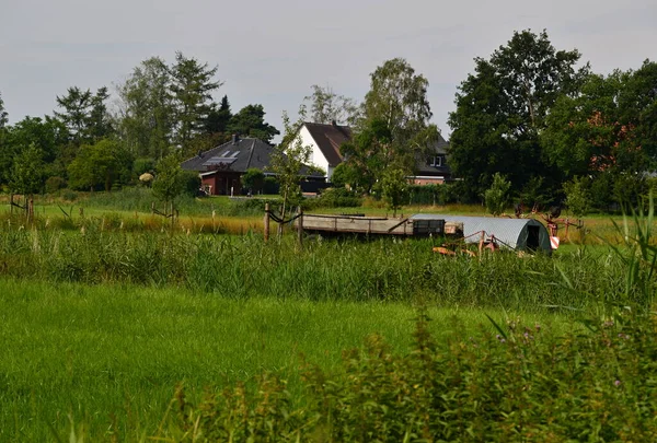 春の農場川でAlte Leine Village Ahlden River Aller Lower Saxsenx — ストック写真