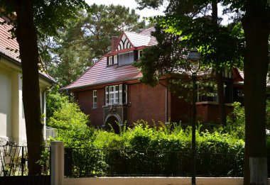 İlkbaharda Berlin 'deki Grunewald Mahallesi' nde bir villa. Almanya 'nın başkenti.