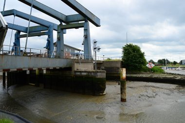 Kuzey Denizi 'ndeki Husum Kasabası' ndaki Low Tide sırasında liman, Holstein - Holstein