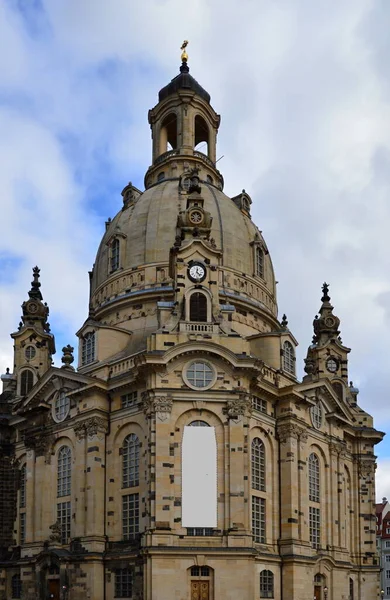 ザクセン首都ドレスデン旧市街の歴史的大聖堂 — ストック写真