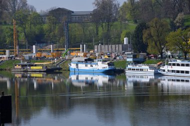 Baden 'in başkenti Stuttgart' taki Neckar Nehri Panorama - Wuerttemberg