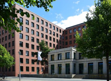 Almanya 'nın başkenti Berlin' deki Potsdamer Meydanı 'ndaki Modern ve Tarihi Bina