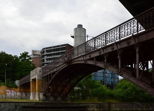 Ponte Sul Canale Landwehrkanal Nel Quartiere Kreuzberg Berlino Capitale Della — Foto Stock