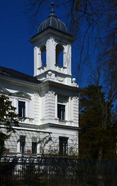 İlkbaharda Berlin 'deki Grunewald Mahallesi' nde bir villa. Almanya 'nın başkenti.