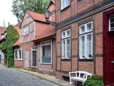 Lauenburg 'un eski kasabasındaki tarihi binalar Elbe Nehri, Holstein - Holstein