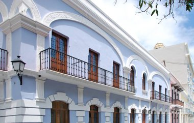 Eski San Juan kasabasındaki tarihi bina, Porto Riko 'nun başkenti.