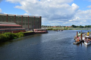 Holstein eyâletinde, Lauenburg kentindeki Elbe Nehri 'ndeki rıhtımda.