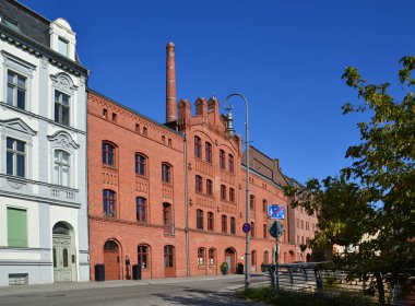 Brandenburg 'daki tarihi bina Havel Nehri kıyısında.