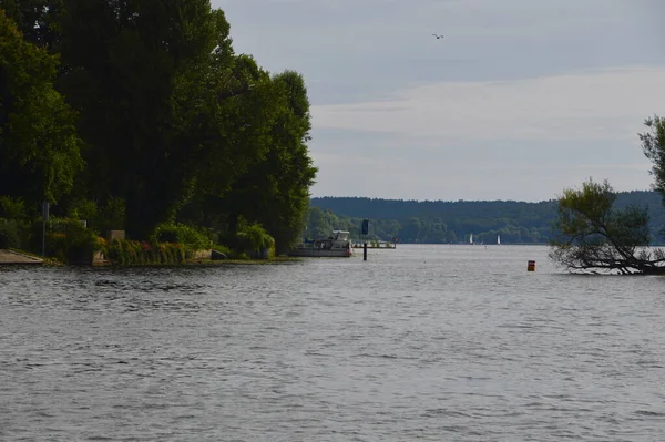 位于德国首都柏林附近克拉多的哈维尔河的渡船 — 图库照片