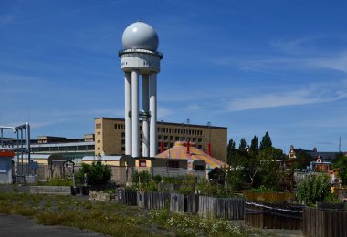 Almanya 'nın başkenti Berlin' in Tempelhof Mahallesi 'ndeki Tarihi Havalimanı Panoraması