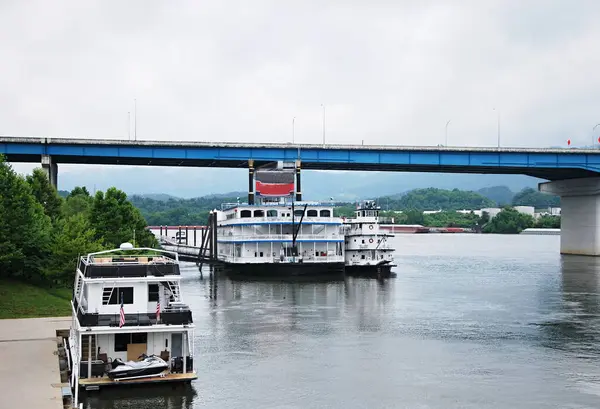 Chattanooga, Tenessee 'deki Nehirde Buhar Gemisi