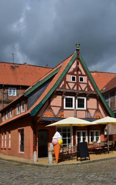 Lauenburg 'un eski kasabasındaki tarihi bina Elbe Nehri, Holstein - Holstein