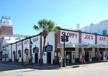 Florida Keys 'in Key West caddesinde sokak manzarası