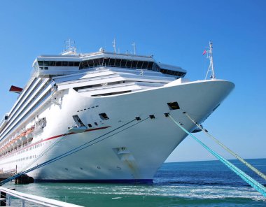 Florida Keys 'teki Key West Limanı' nda bir yolcu gemisi.