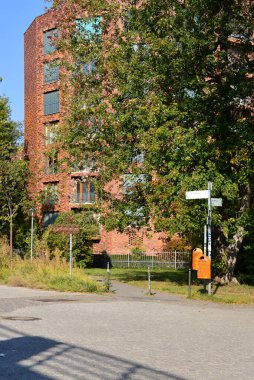 Berlin 'deki Tiergarten Mahallesi' ndeki tuğla bina, Almanya 'nın başkenti.