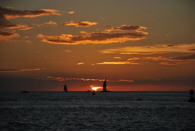 Florida Keys 'teki Key West' te Meksika Körfezi 'nin üzerinde gün batımı
