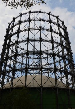 Berlin 'deki Wilmersdorf Mahallesi Fennsee Gölü' nde ilkbahar, Almanya 'nın başkenti.