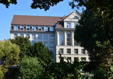 Almanya 'nın başkenti Berlin' in Wilmersdorf semtinde Fennsee Gölü 'ndeki tarihi bina.