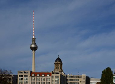 Almanya 'nın başkenti Berlin' deki Mitte Mahallesi 'ndeki Skyline.