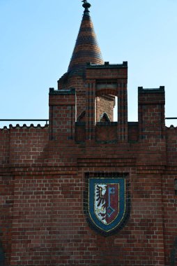 Spree Nehri üzerindeki Oberbaumbruecke Köprüsü, Kreuzberg - Berlin, Almanya 'nın başkenti Friedrichshain