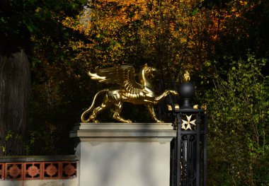 Tarihsel Kale ve Almanya 'nın başkenti Berlin' deki Park Glienicke