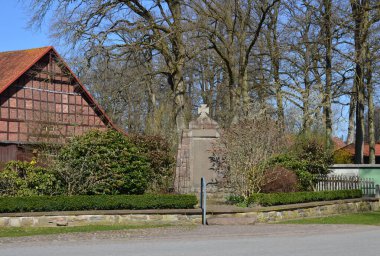 Altenboitzen Köyü, Aşağı Saksonya 'da İlkbaharda Tarihi Çiftlik