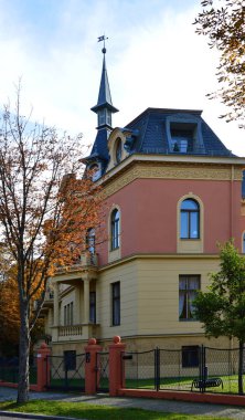 Brandenburg 'un başkenti Potsdam' daki Berliner Vorstadt Mahallesi Sonbaharda Villa