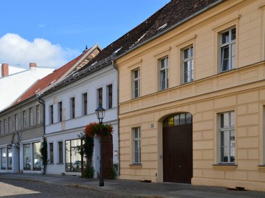 Brandenburg şehrindeki Havel Nehri 'nin tarihi binaları.